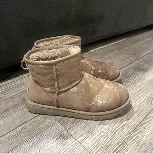 UGG mini floral patter
